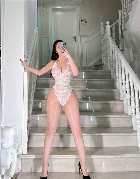 小王同学 – 04.21微密圈 充气娃娃[16P2V/126MB]