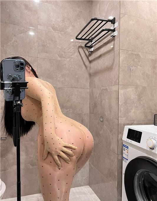 120斤的小王同学 – 浴室透视装 [21P/1V/63MB]