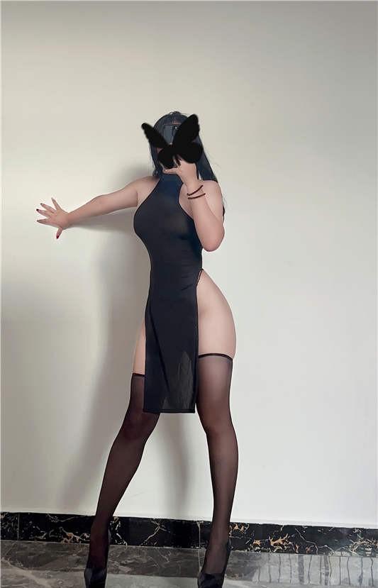 秋不吃鱼 – 劈叉旗袍 [22P/29MB]