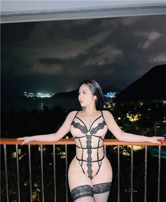 120斤的小王同学 – 蕾丝美人 [15P/32MB]