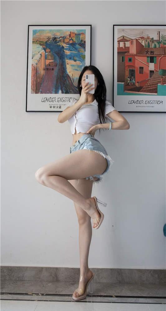 文茜cool – 牛仔短裤 [13P/66MB]