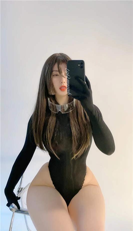 俏妞qiaoniuTT – 高跟鞋配连体衣YYDS [17P/1V/43MB]