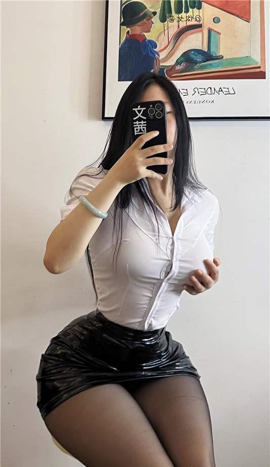 文茜cool – 黑丝皮裙 [17P/27MB]