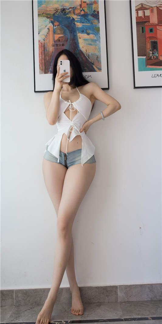 文茜cool – 牛仔短裤 [16P/81MB]