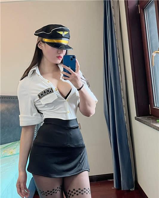 宝儿茹 – 白衣女警 [13P/27MB]