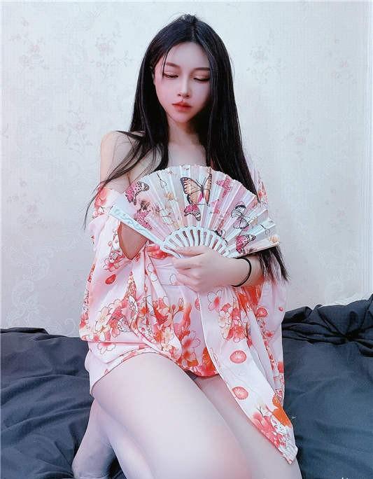 姐姐_LaLion – 白丝樱花和服 [35P/2V/45MB]